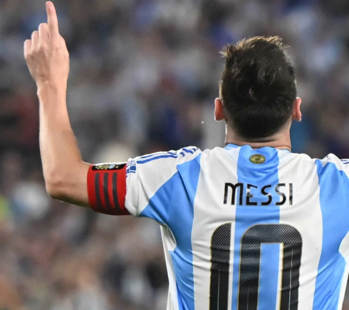 Scaloni evalúa las opciones para reemplazar a Messi en el partido frente a Uruguay